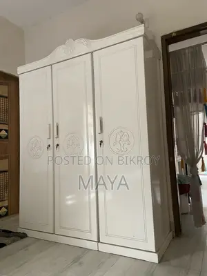 মালয়েশিয়ান কাঠের ৩ পাল্লার আলমারি