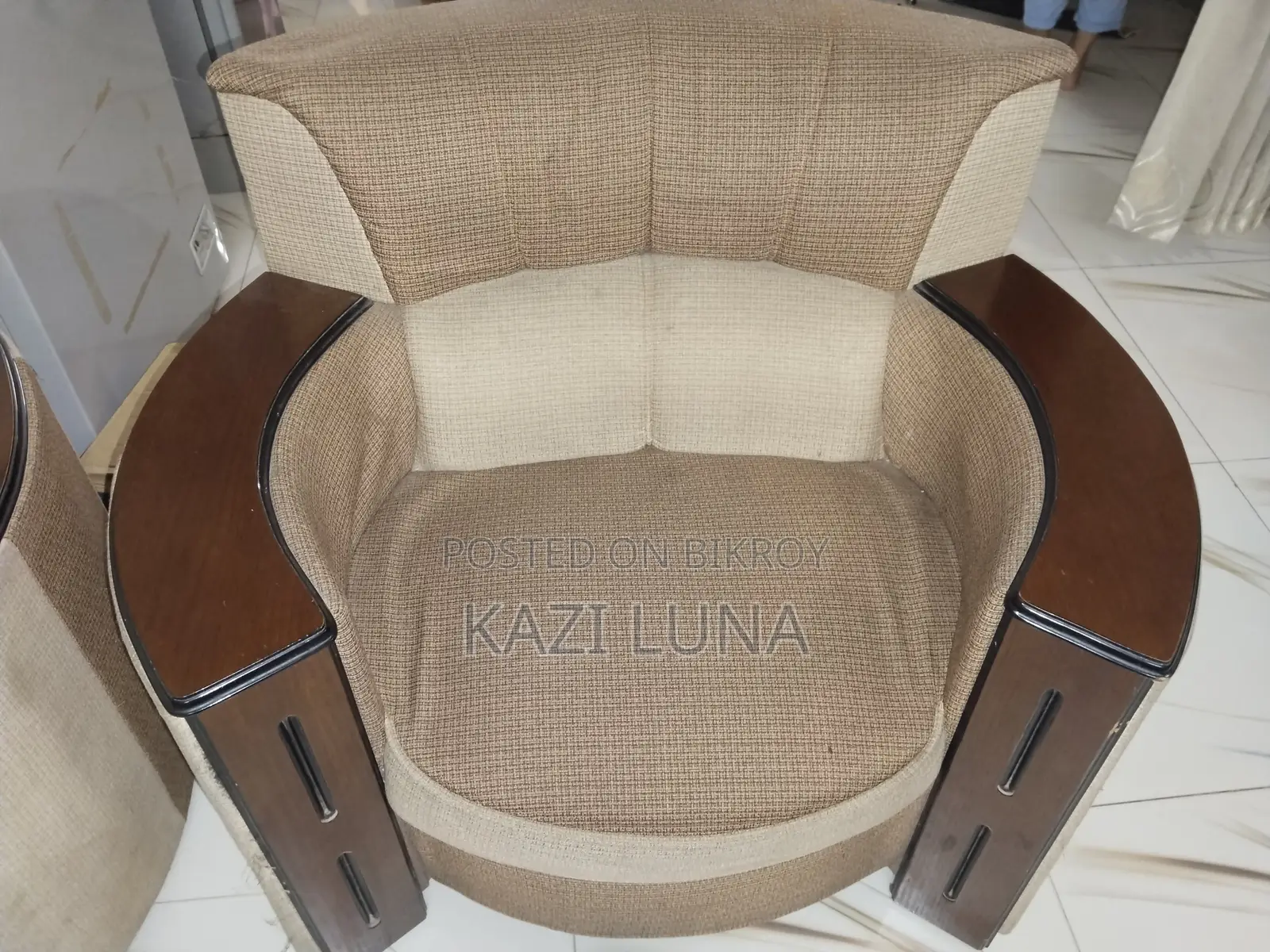 Good Quality 5-Seater (2+2+1) Brown Color Sofa Set for Sale