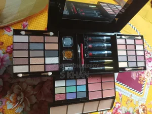 Make Up Box
