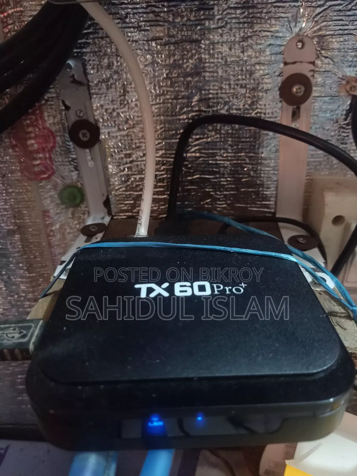 এল ই ডি টিভি সাথে স্মার্ট বক্স।