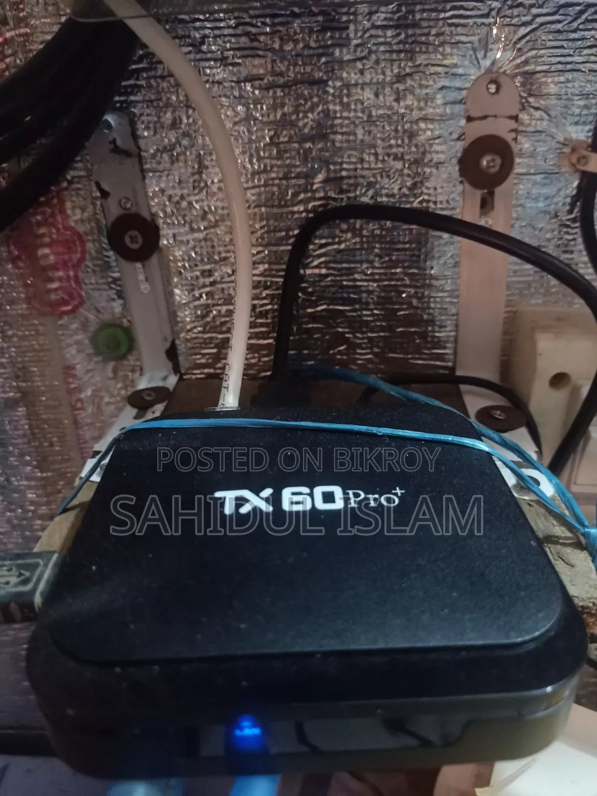 এল ই ডি টিভি সাথে স্মার্ট বক্স।