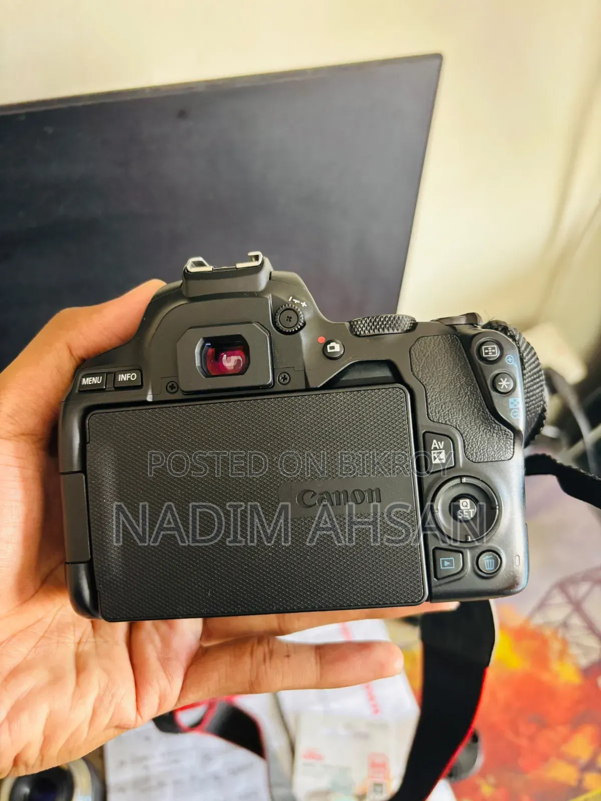 Canon EOS 250D