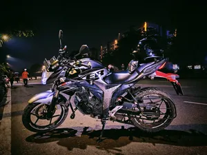 সুজুকি জিক্সার ২০১৮ গ্রে