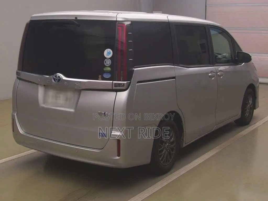 Toyota Noah 2021 Silver