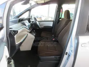 Toyota Noah 2021 Silver