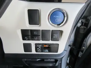 Toyota Noah 2021 Silver
