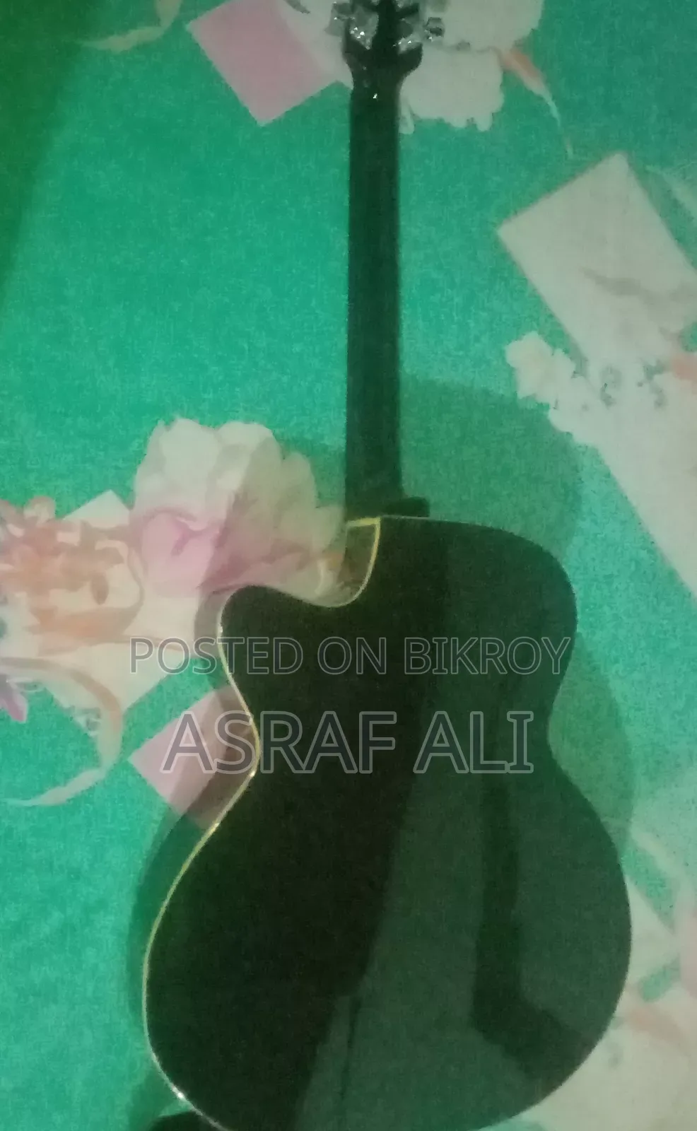 গীটার বিক্রয় হইবে