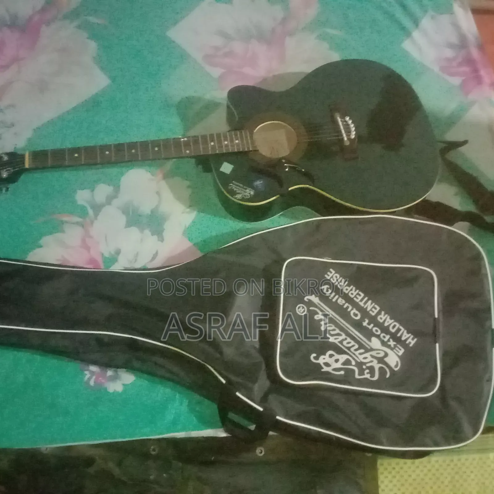 গীটার বিক্রয় হইবে