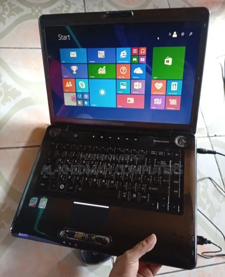 Laptop Toshiba 2GB AMD HDD 250GB