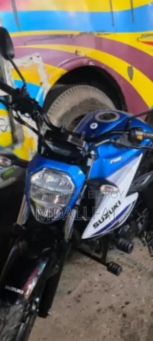 সুজুকি গিক্সার ২০২৫ নীল