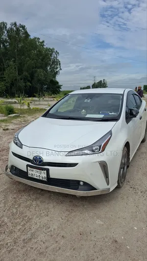 নিউ টয়োটা প্রিয়াস ২০২০ পার্ল