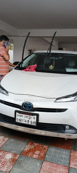 New Toyota Prius 2020 Pearl