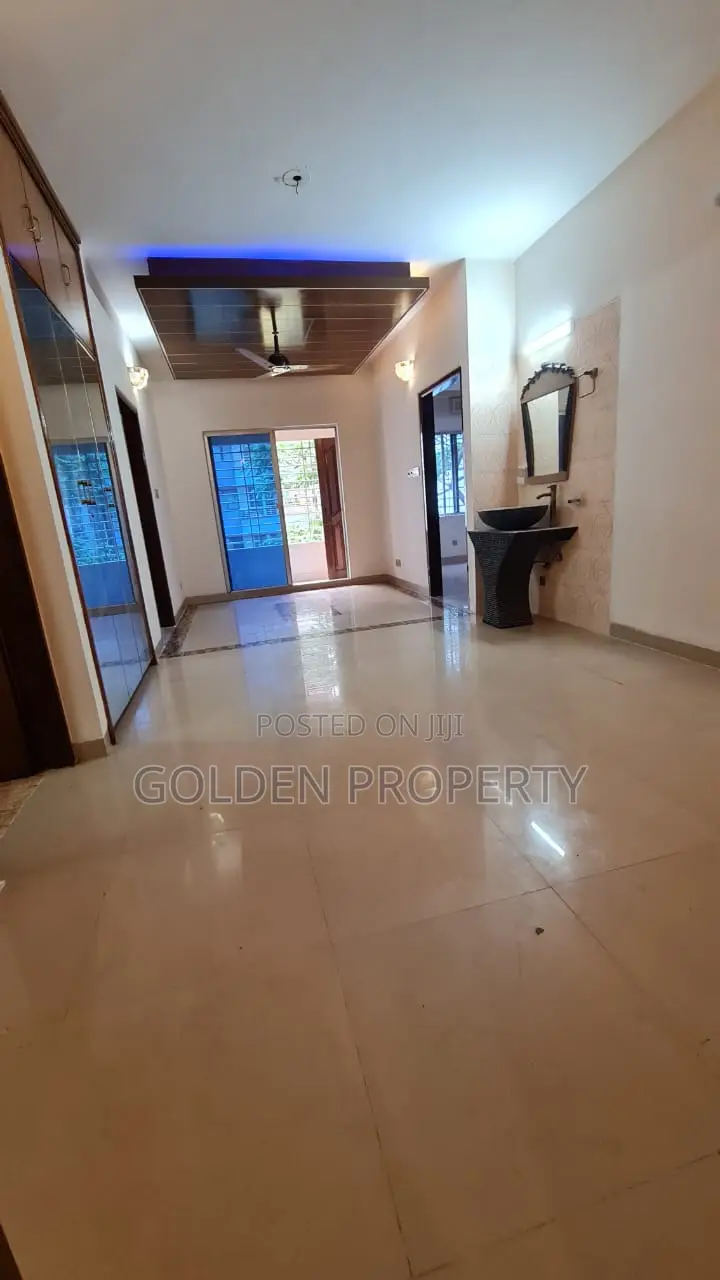 3bdrm Apartment in New Ready Flat For, Basundhara for sale