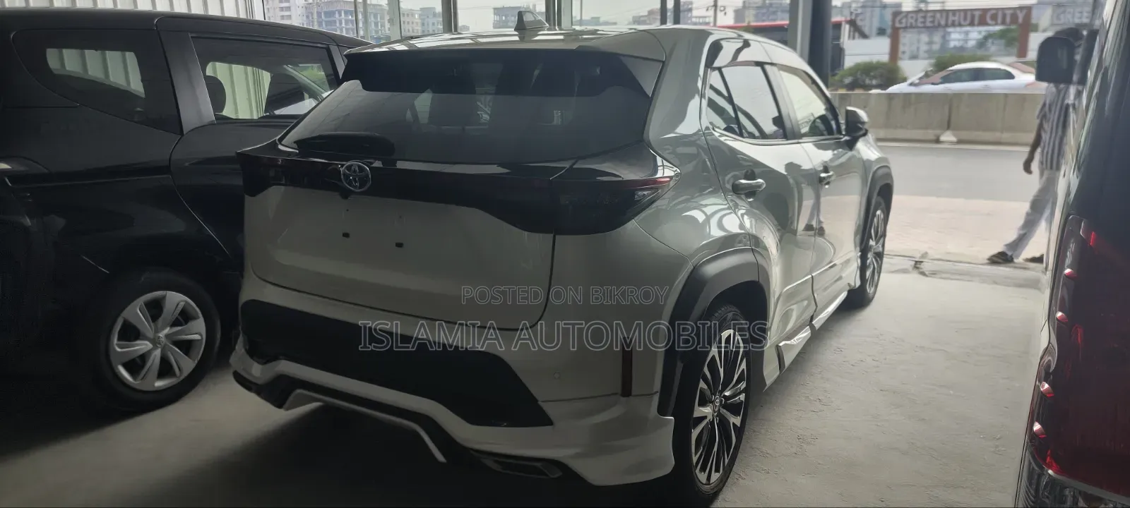 Toyota Yaris 2022 Pearl