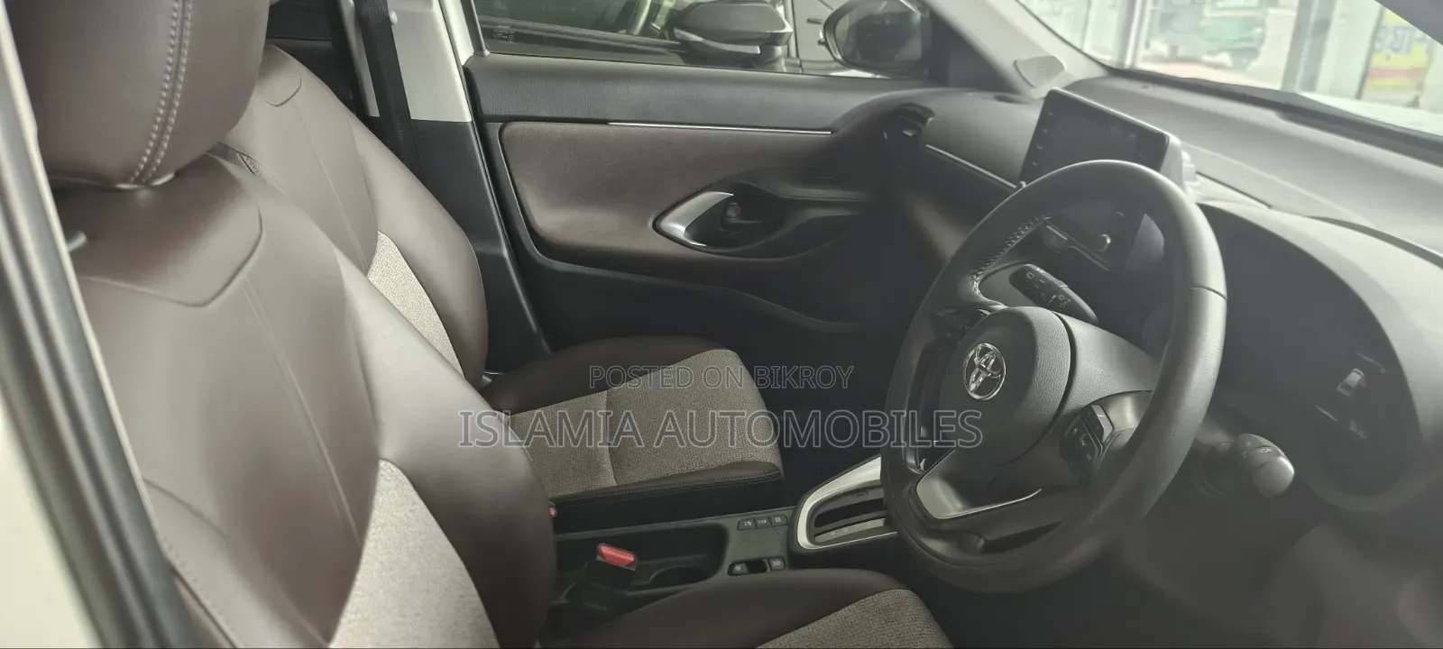 Toyota Yaris 2022 Pearl