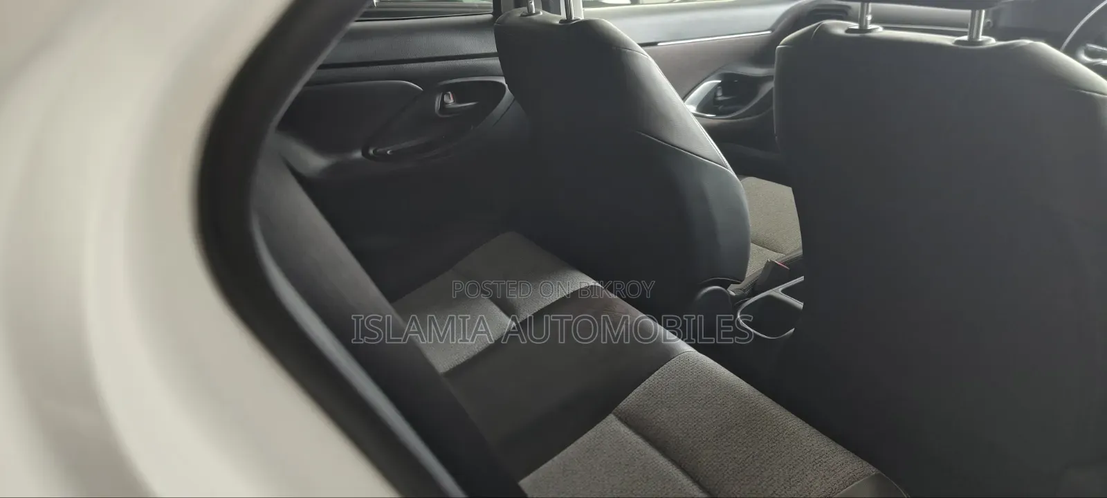Toyota Yaris 2022 Pearl