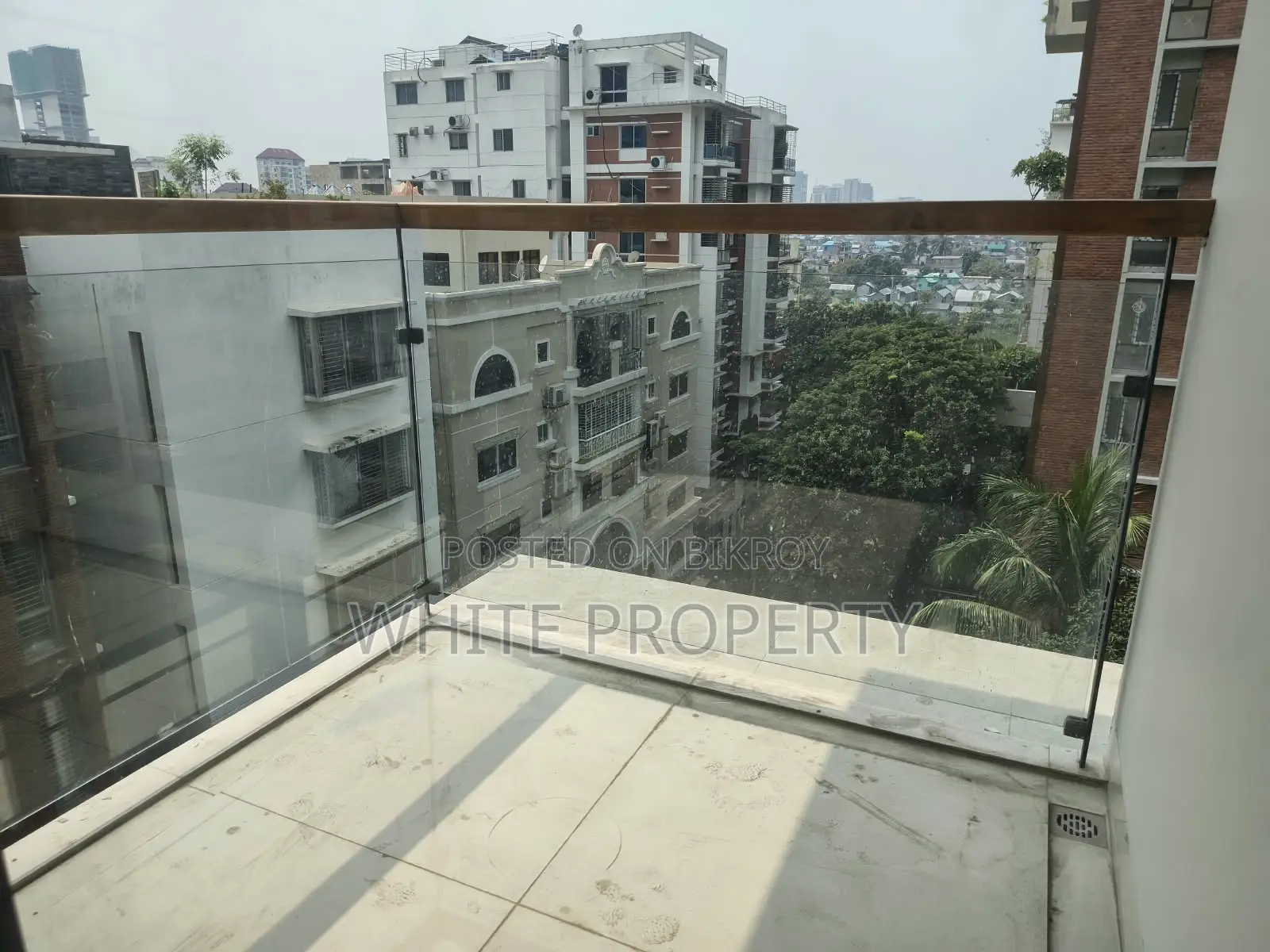 গুলশানের হোয়াইট প্রপার্টিতে ৩ বেডরুমের অ্যাপার্টমেন্ট ভাড়ার জন্য