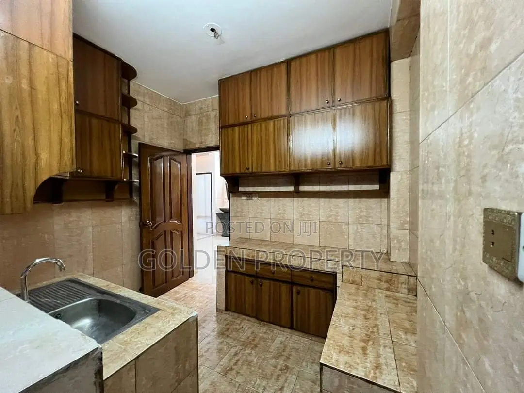 3bdrm Apartment in 1700 Sft Used Flat, Basundhara for sale