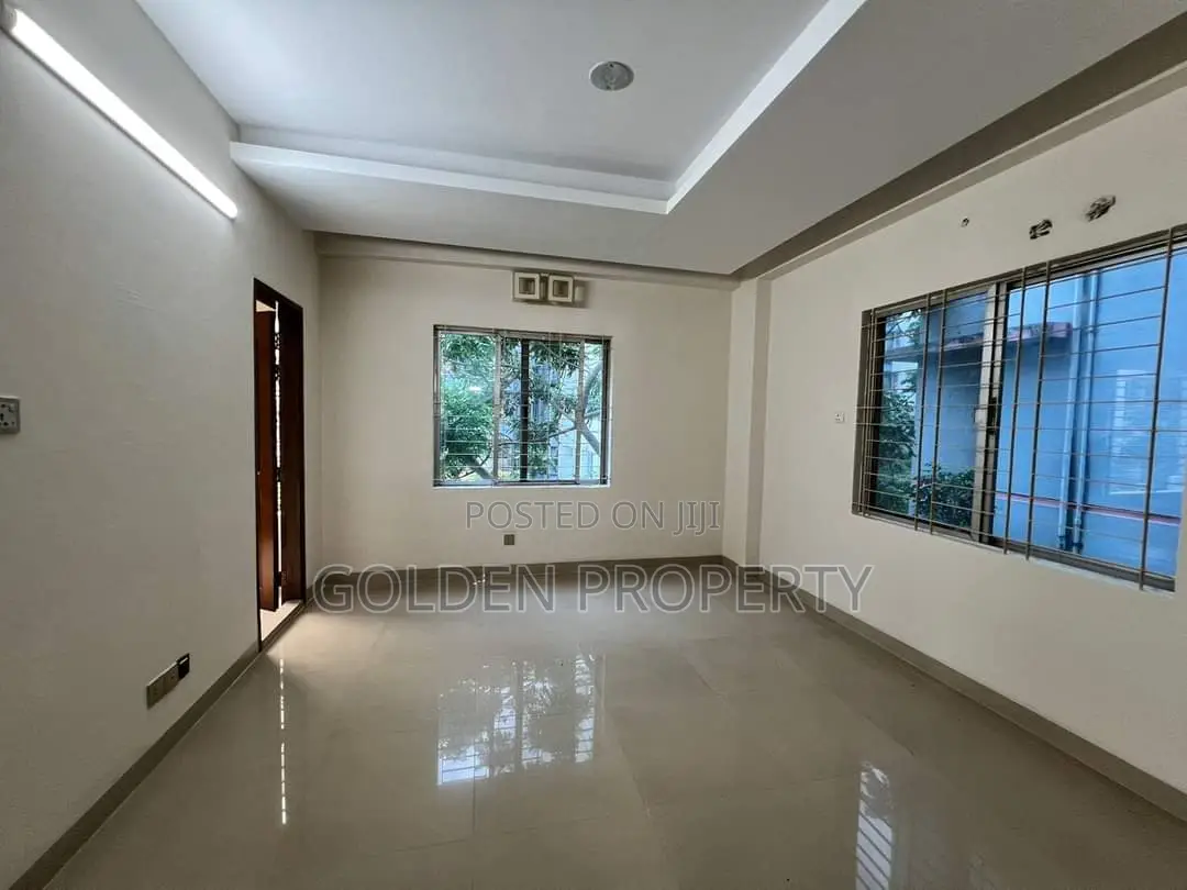 3bdrm Apartment in 1700 Sft Used Flat, Basundhara for sale