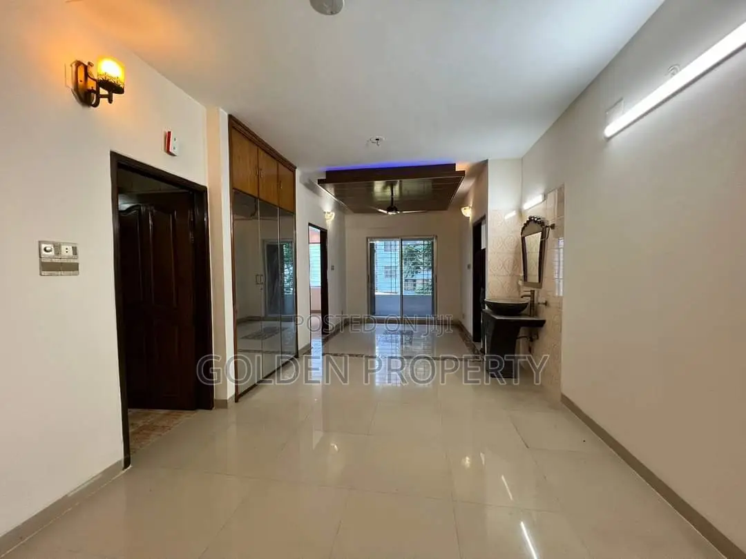 3bdrm Apartment in 1700 Sft Used Flat, Basundhara for sale