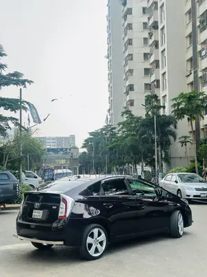 টয়োটা প্রিউস ২০১৩ পার্পল
