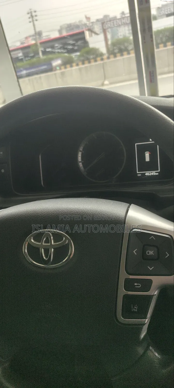 নতুন টয়োটা হাইএস ২০২১ গ্রে