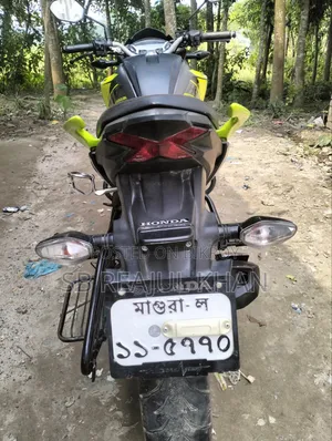 হোন্ডা হর্নেট ২০২২ হলুদ