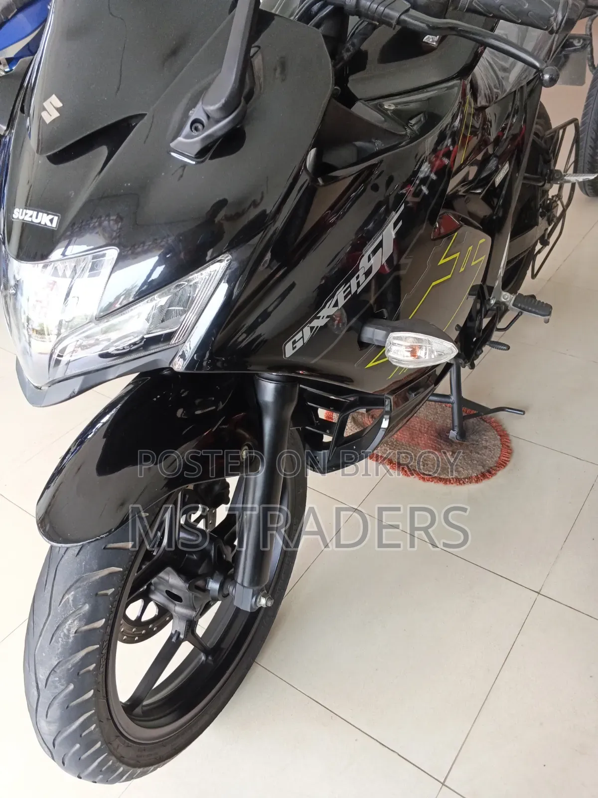 সুজুকি জিক্সার এসএফ ২০২২ কালো