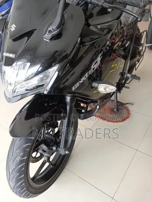 সুজুকি জিক্সার এসএফ ২০২২ কালো