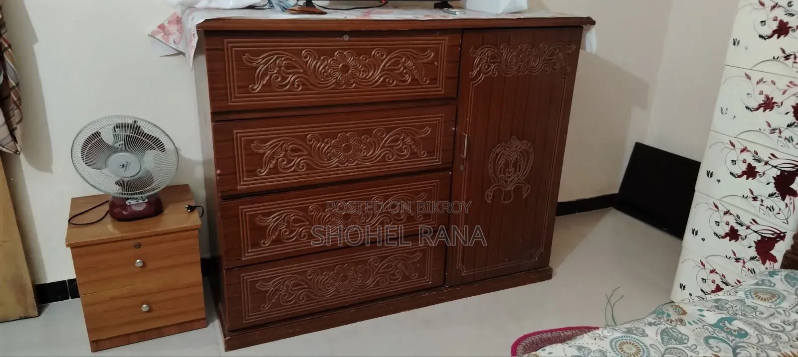 মালয়েশিয়ান কাঠের আসবাবপত্র