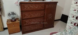মালয়েশিয়ান কাঠের আসবাবপত্র