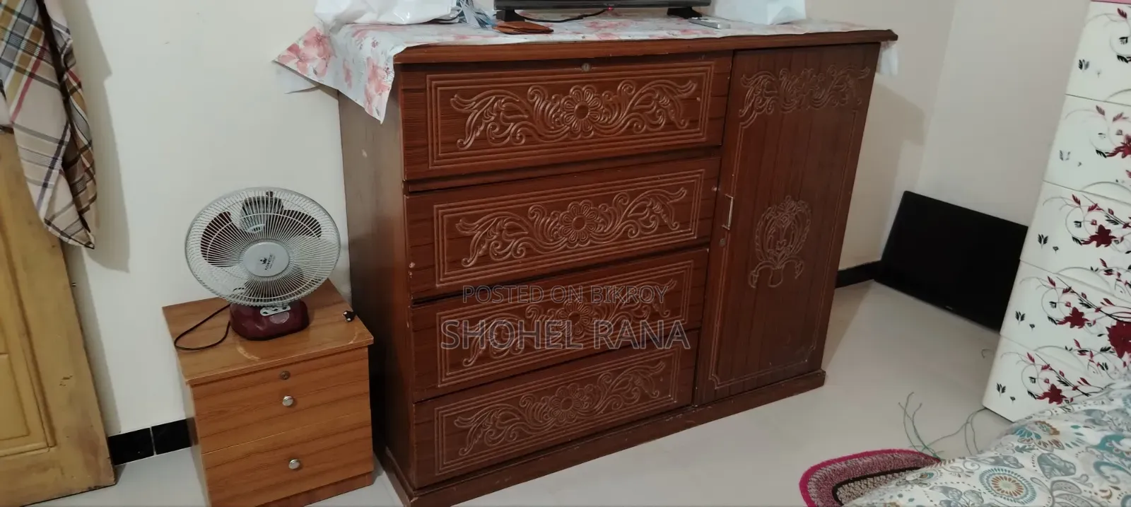 মালয়েশিয়ান কাঠের আসবাবপত্র
