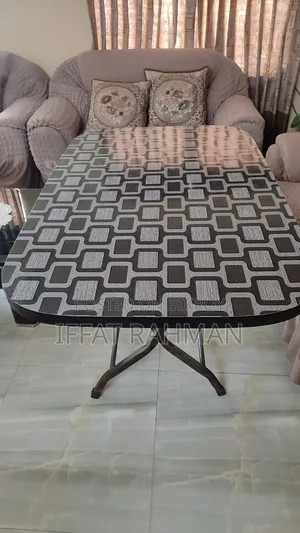 ফোল্ডিং টেবিল