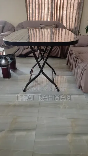 ফোল্ডিং টেবিল