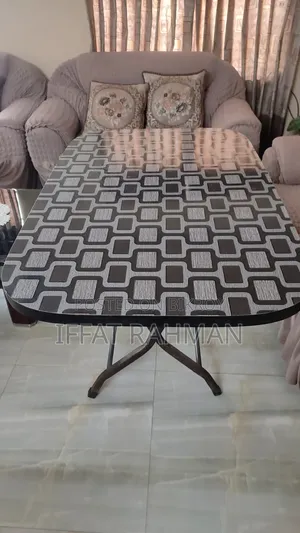 ফোল্ডিং টেবিল