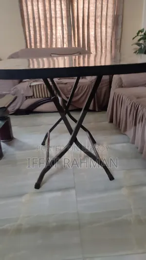 ফোল্ডিং টেবিল