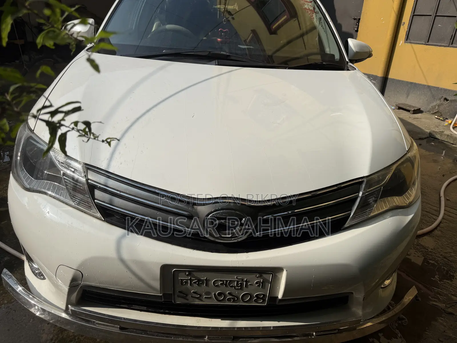 টয়োটা এক্সিও ২০১২ সাদা