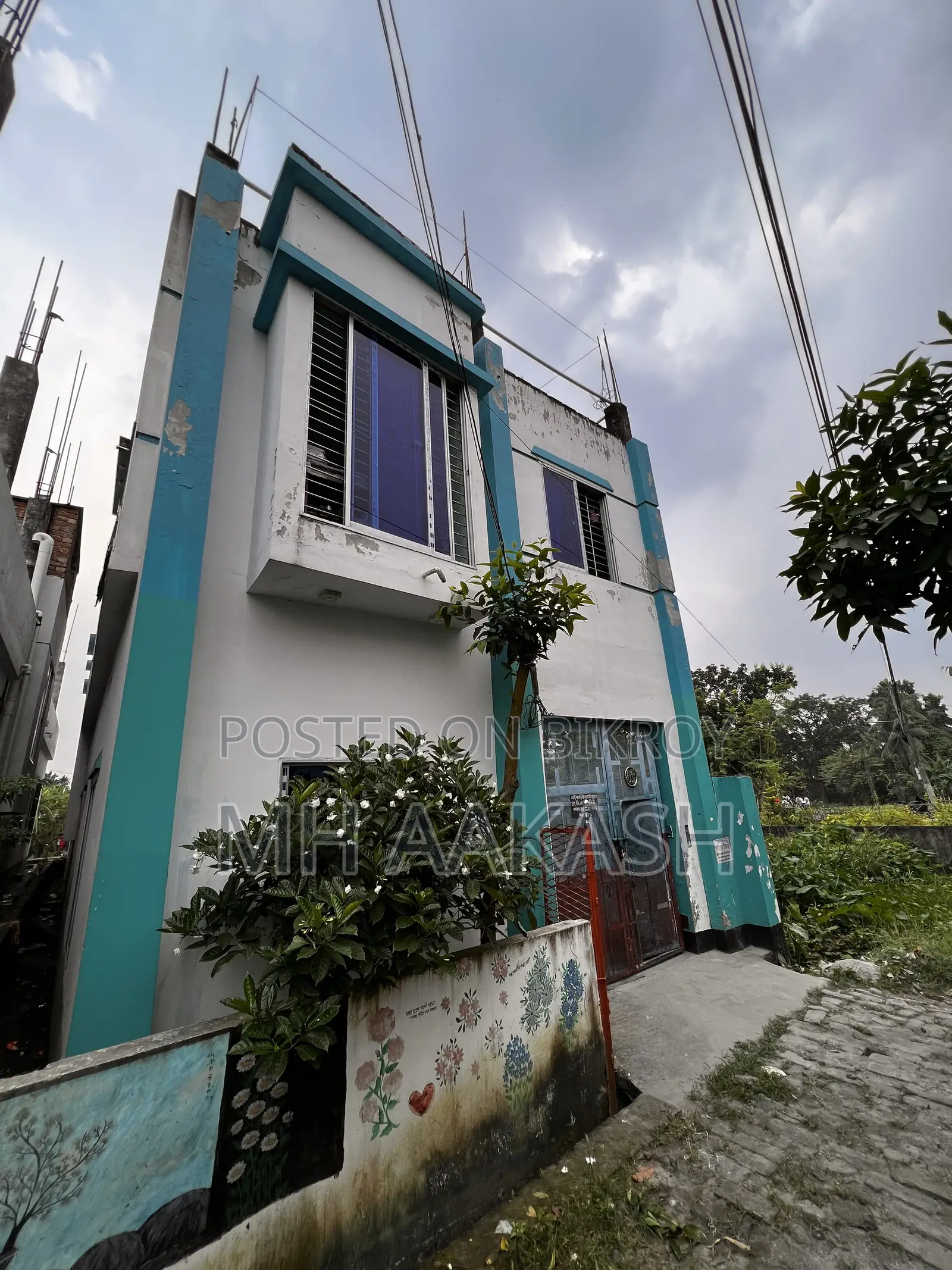 3-Bedroom House in Sonadanga for sale