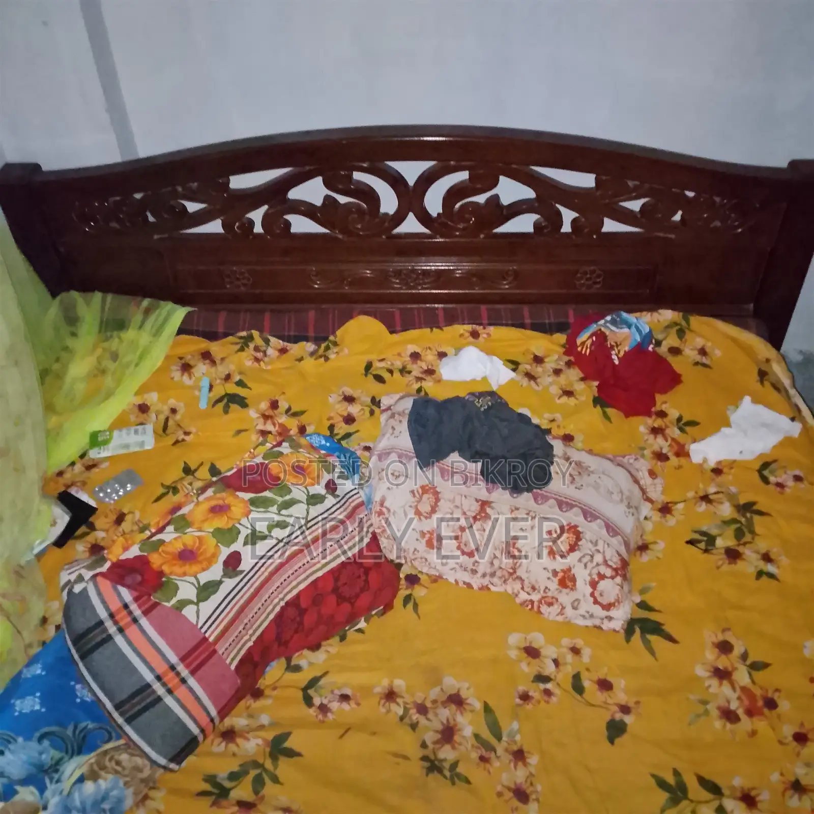 বেড ৬/৭ ফিট নো ফুল এন্ড ফ্রেশ লাইক নিউ