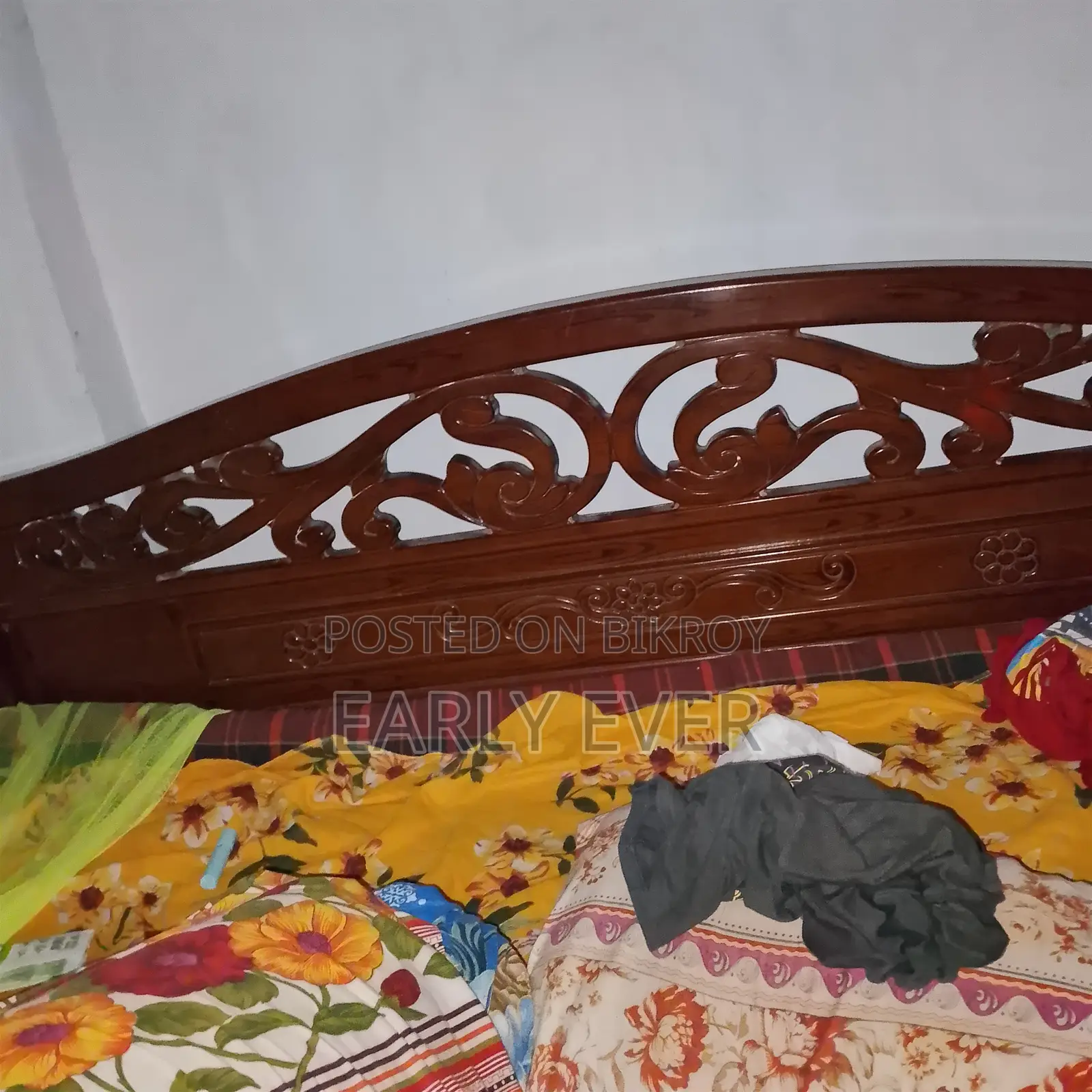 বেড ৬/৭ ফিট নো ফুল এন্ড ফ্রেশ লাইক নিউ