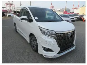 Toyota Esquire 1.8 FWD Hybrid (৭ সিটার) ২০২১ পার্ল
