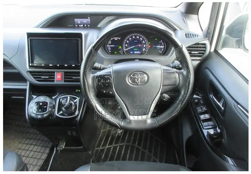 Toyota Esquire 1.8 FWD Hybrid (৭ সিটার) ২০২১ পার্ল