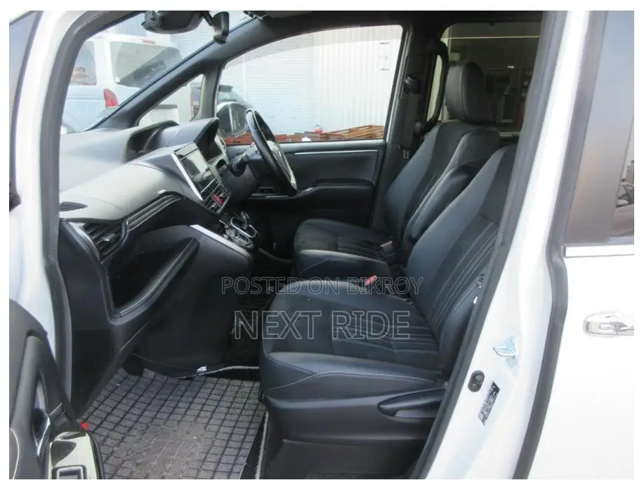 Toyota Esquire 1.8 FWD Hybrid (৭ সিটার) ২০২১ পার্ল