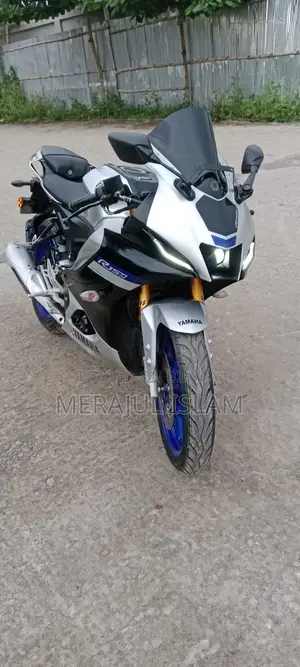 Yamaha R15M 2025 Silver