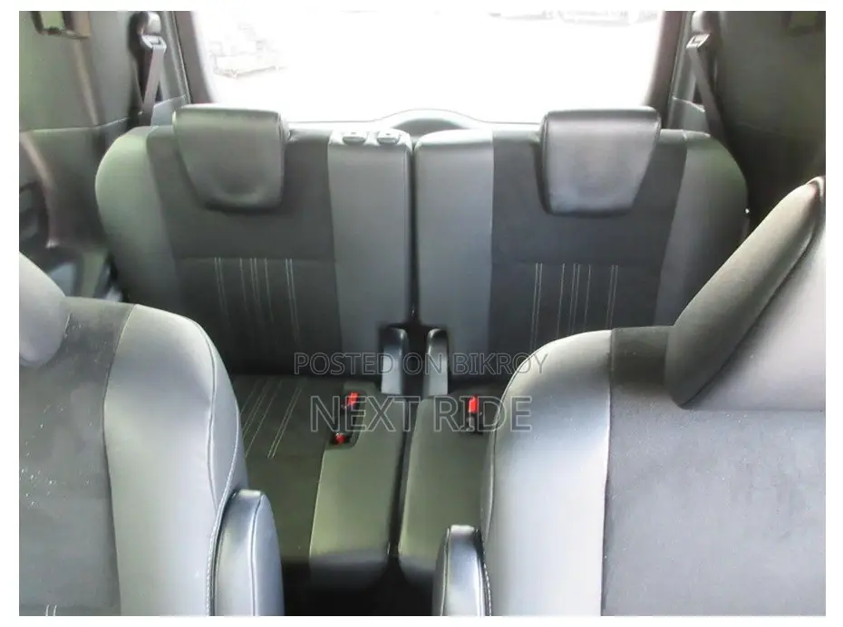 Toyota Esquire 1.8 FWD Hybrid (৭ সিটার) ২০২১ পার্ল