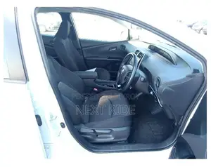 Toyota Prius Limited 2021 Pearl