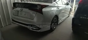 নতুন টয়োটা প্রিয়াস ২০২১ পার্ল