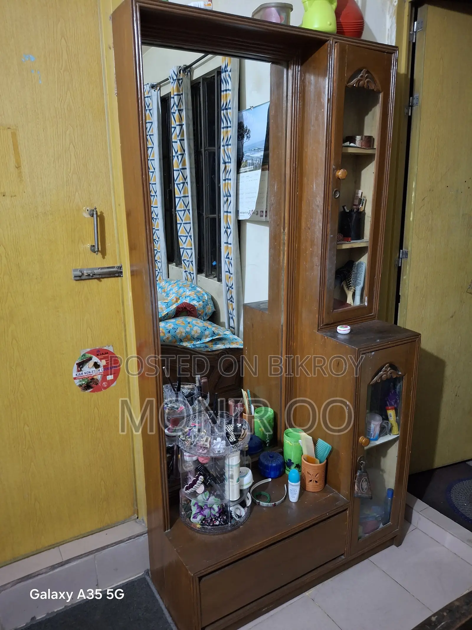 ড্রেসিং টেবিল