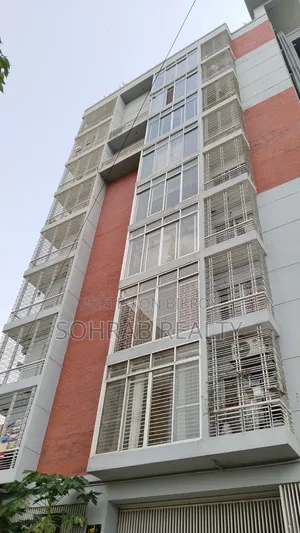 উত্তরায় সোহরাব রিয়ल्टीতে ৩ বেডরুমের অ্যাপার্টমেন্ট বিক্রির জন্য