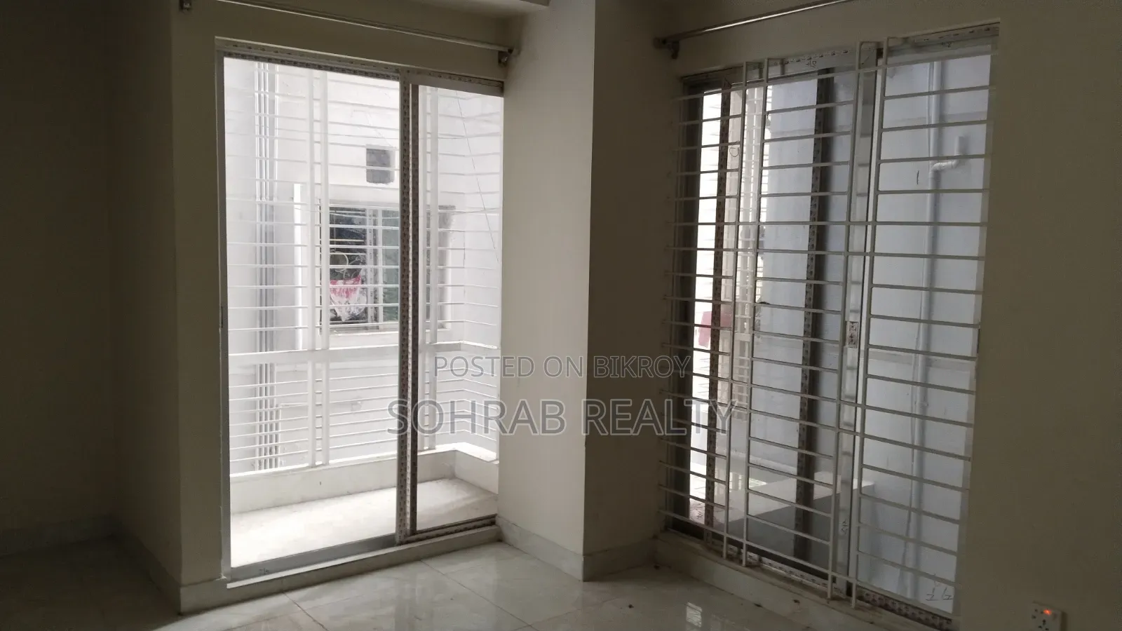 উত্তরায় সোহরাব রিয়ल्टीতে ৩ বেডরুমের অ্যাপার্টমেন্ট বিক্রির জন্য